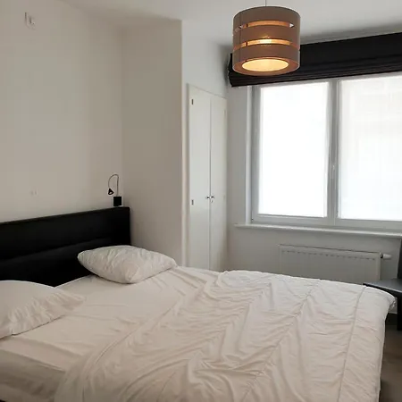 In By The * ניופורט